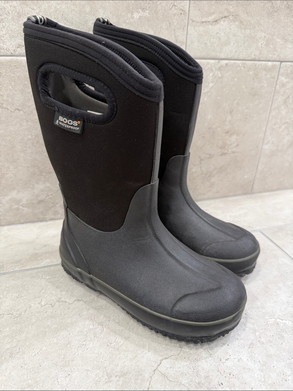 Bogs Youth size 2 Classic Height Black boots
